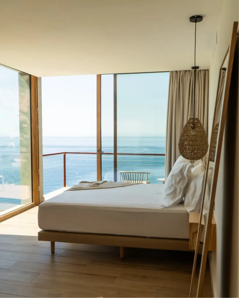 Dormitorio con vistas al mar