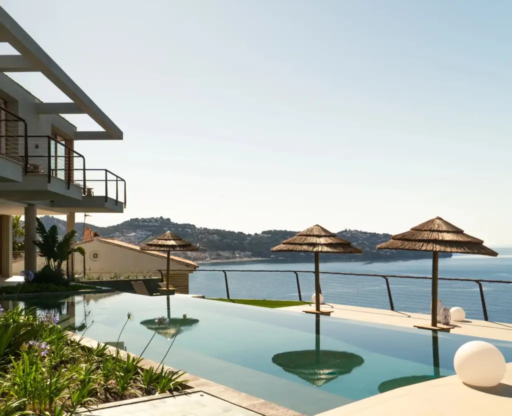 Piscina Hyalma Cliff